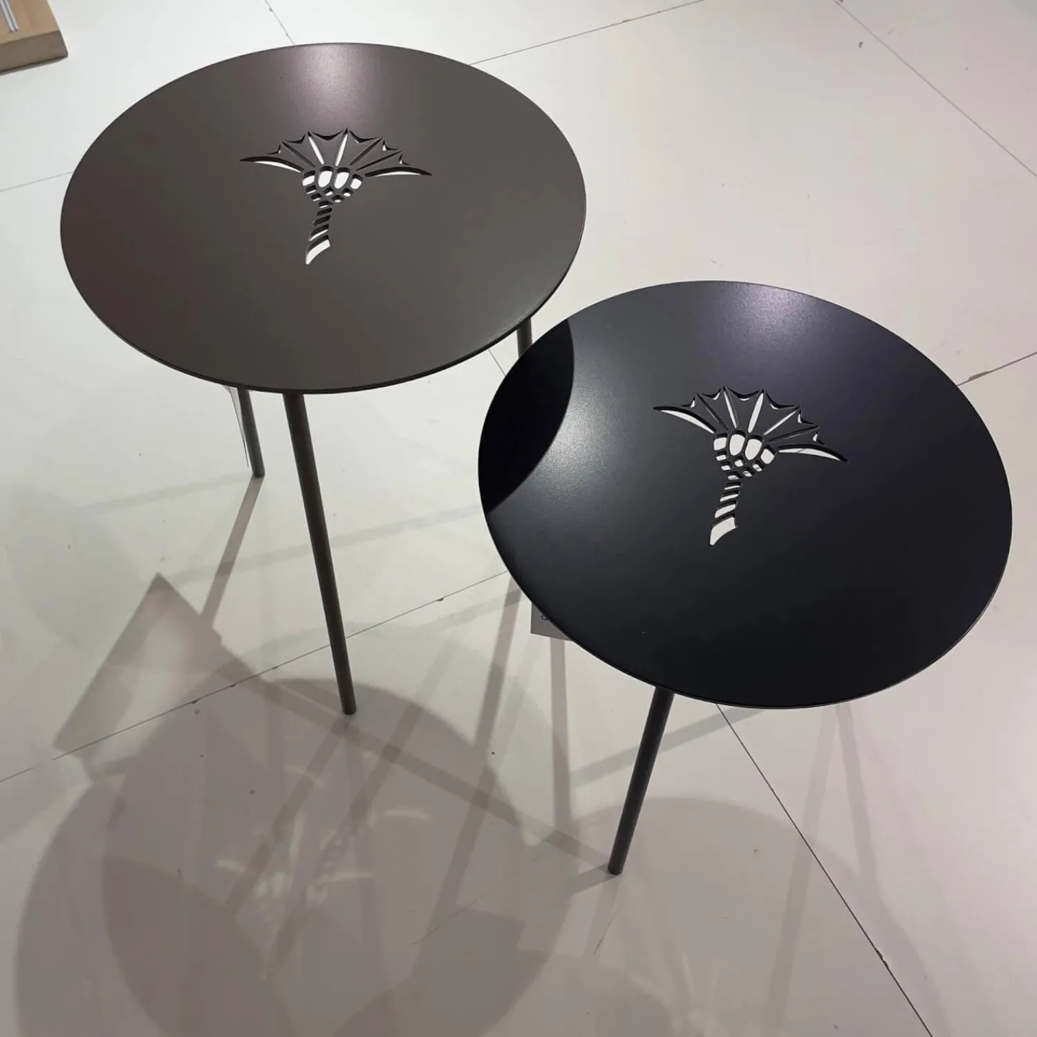 Hülsta Beistelltische|2 Satz Tisch Emboss Metall Mitternachtsblau Dunkelblau Grau Und Rauch Gepudert Anthrazit Mit Kornblume Gelasert