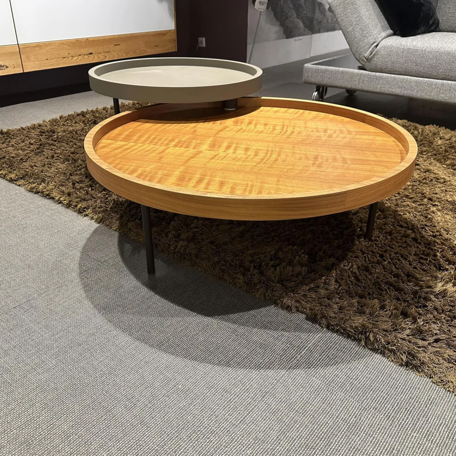 Ronald Schmitt Design Couchtische|2 Satztisch Platte Nussbaum Natur Lackiert Furniert Und MDF Softlack RAL 7006 Beige Grau Füße Schwarz Lackiert