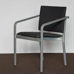 Thonet Einzelstühle|A900 Armlehnstuhl Bezug Stoff Anthrazit Gestell Aluminium Eloxiert