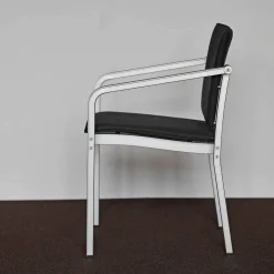 Thonet Einzelstühle|A900 Armlehnstuhl Bezug Stoff Anthrazit Gestell Aluminium Eloxiert