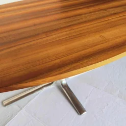 Zoom by Mobimex Esstische|Aliz Massivholztisch Platte Eliptisch Nussbaum Oberfläche Geölt Gestell Aluminium Poliert