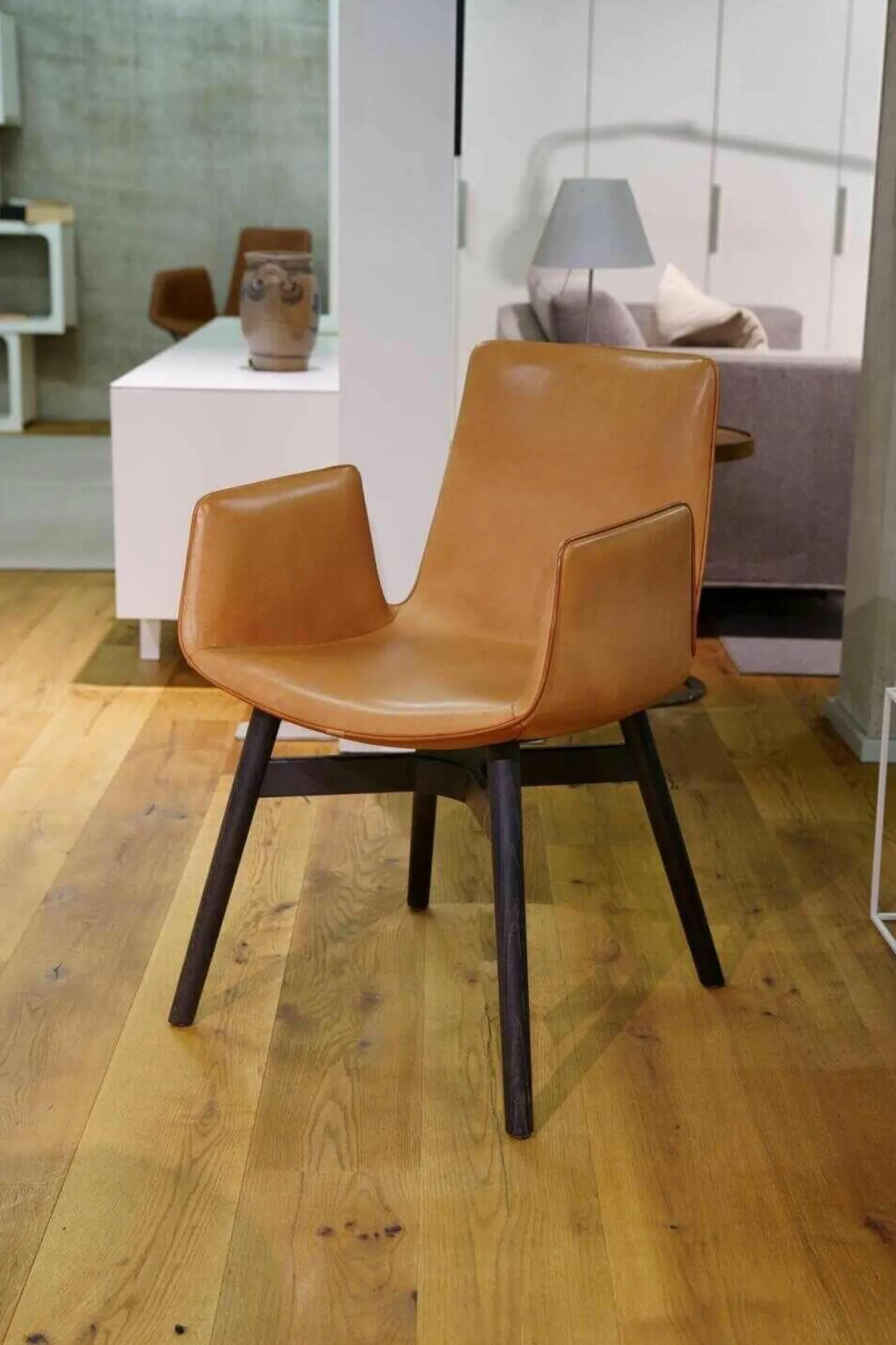 Freifrau Einzelstühle|Amelie Leder Oman Cognac 50105 Gestell Eichenholz Schwarz Gebeizt