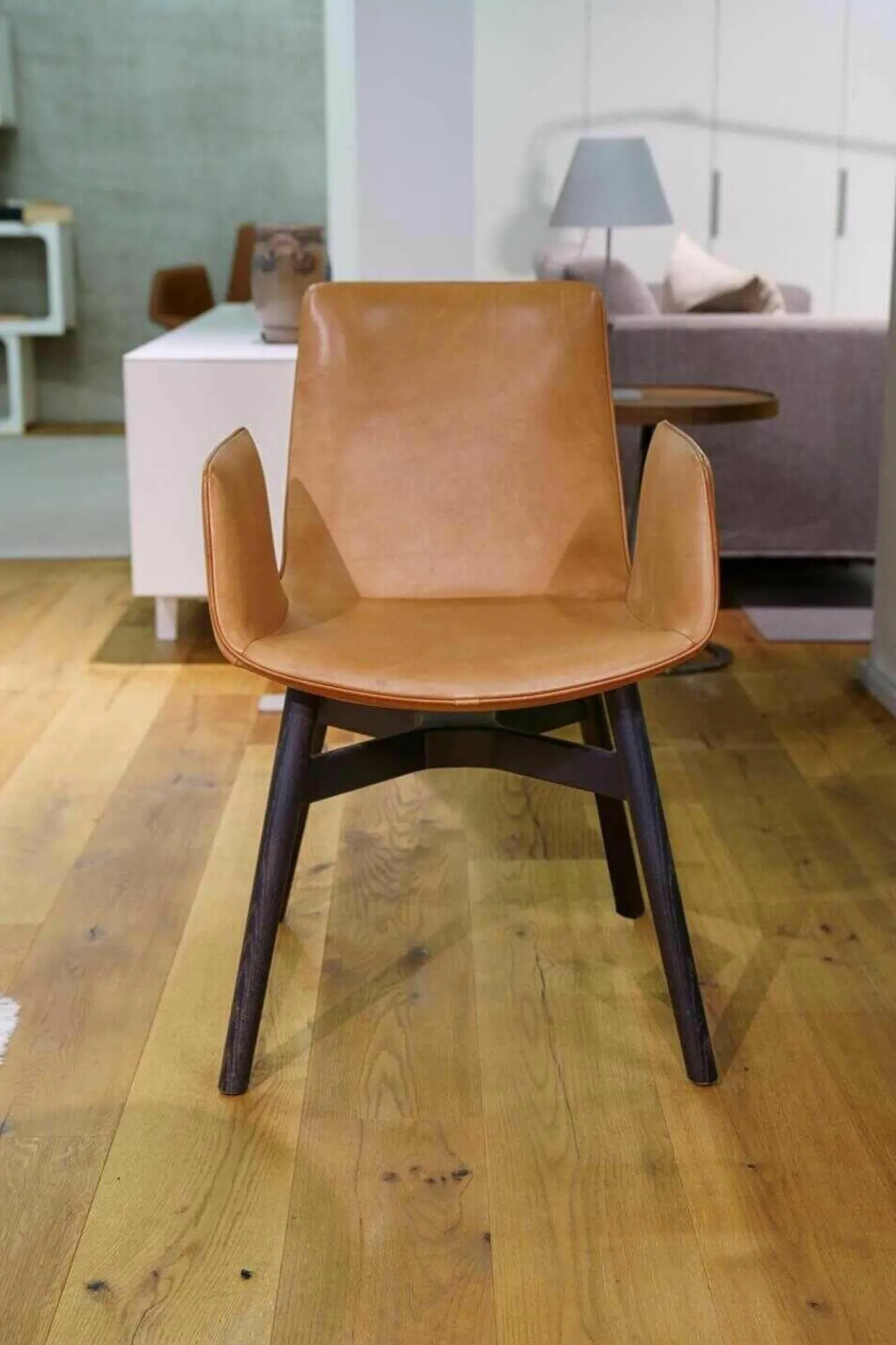 Freifrau Einzelstühle|Amelie Leder Oman Cognac 50105 Gestell Eichenholz Schwarz Gebeizt