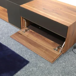 Wöstmann Wohnwände & Tv-Lowboards|Anbauwand NW 770 Amerikanischer Kernnussbaum Massiv Soft Gebürstet