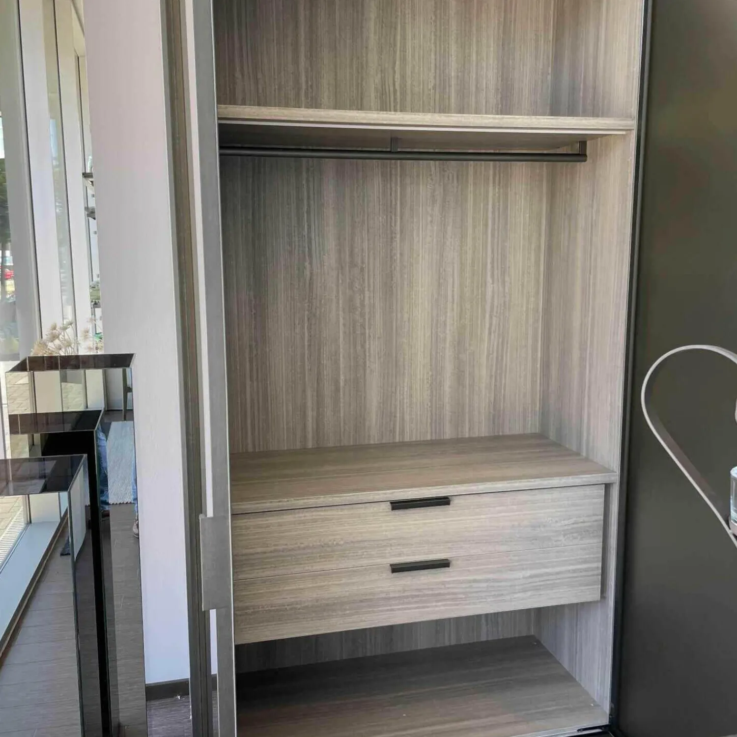 Molteni & C Kleiderschränke|Ankleide Gliss Master Korpus Böden Rückwand aus Zirbelkiefer Silber mit Beleuchtung