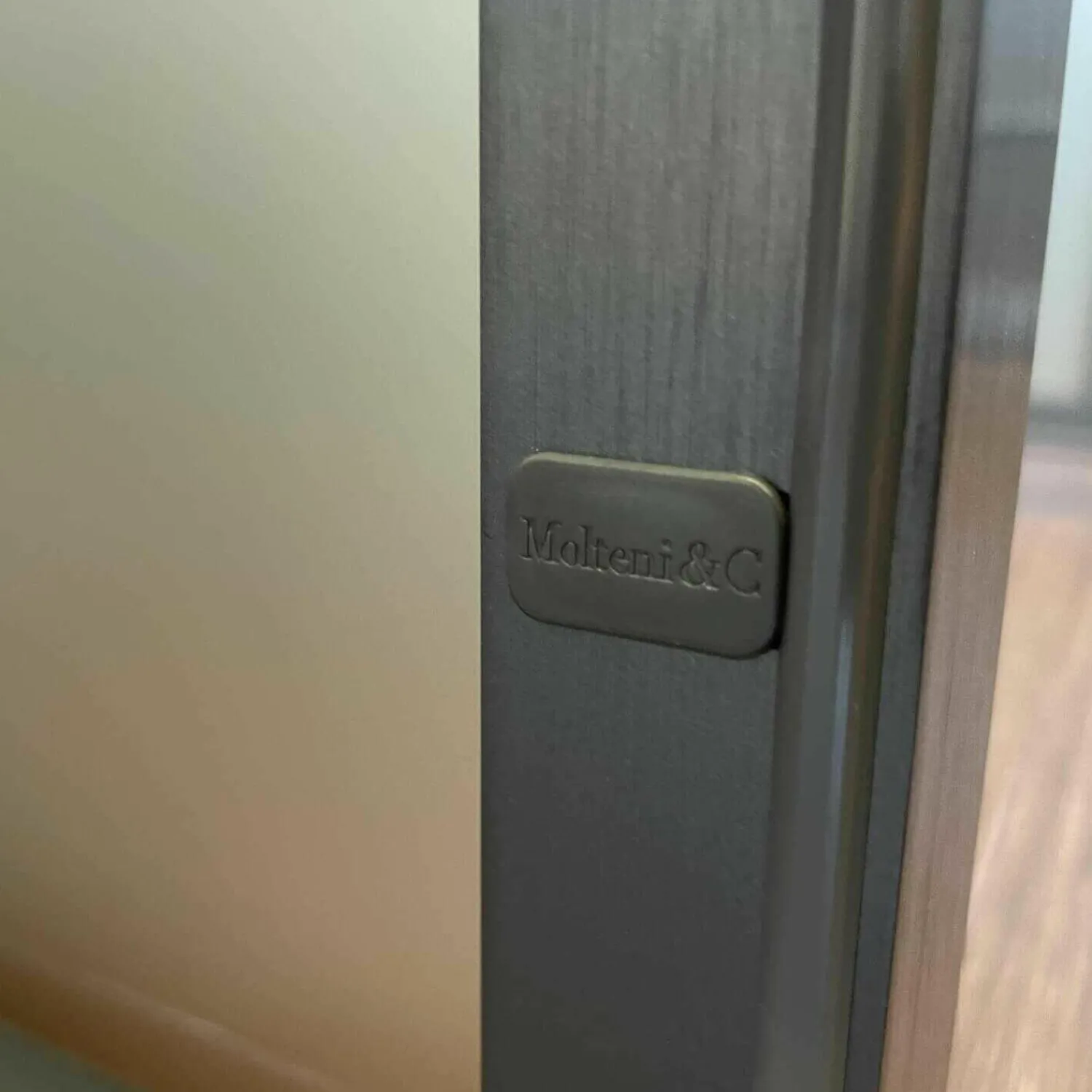 Molteni & C Kleiderschränke|Ankleide Gliss Master Korpus Böden Rückwand aus Zirbelkiefer Silber mit Beleuchtung