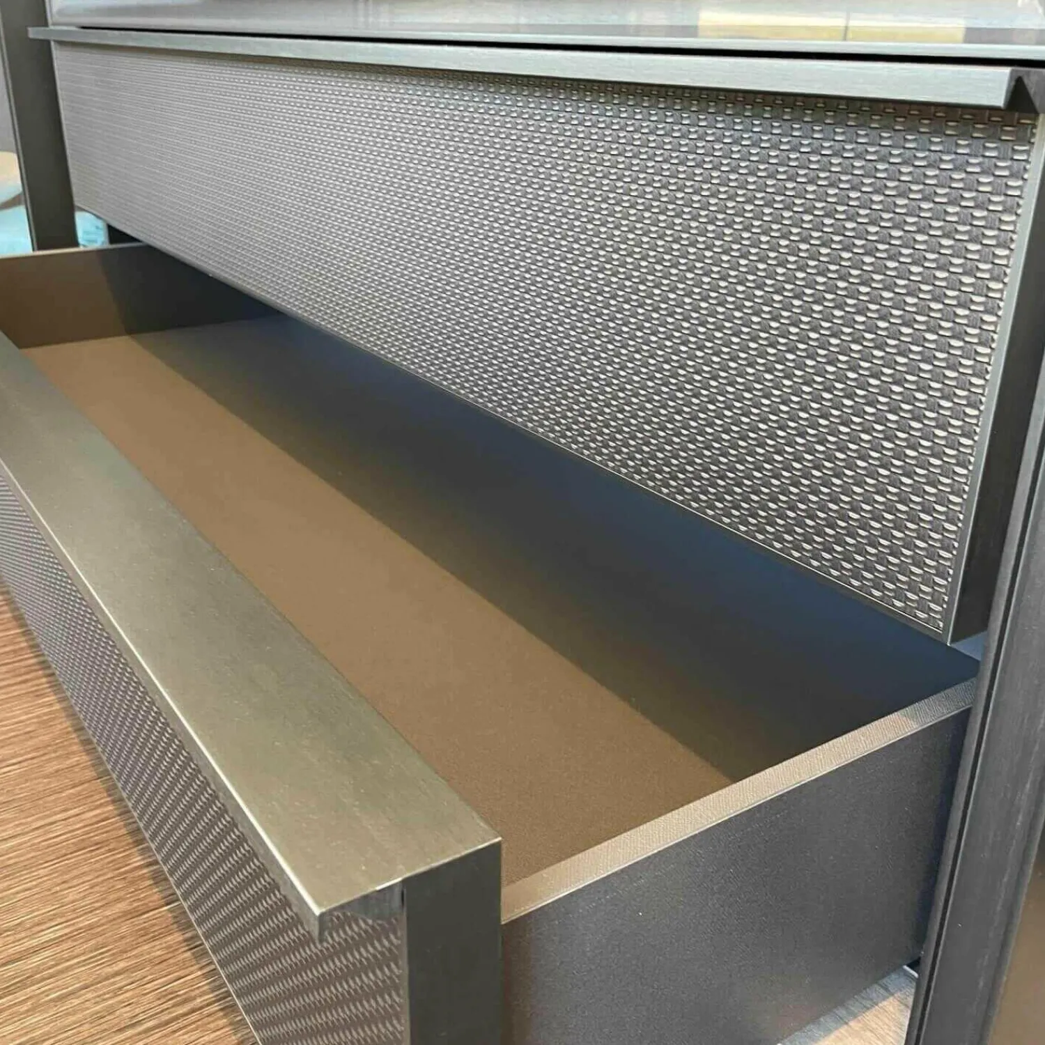 Molteni & C Kleiderschränke|Ankleide Gliss Master Korpus Böden Rückwand aus Zirbelkiefer Silber mit Beleuchtung