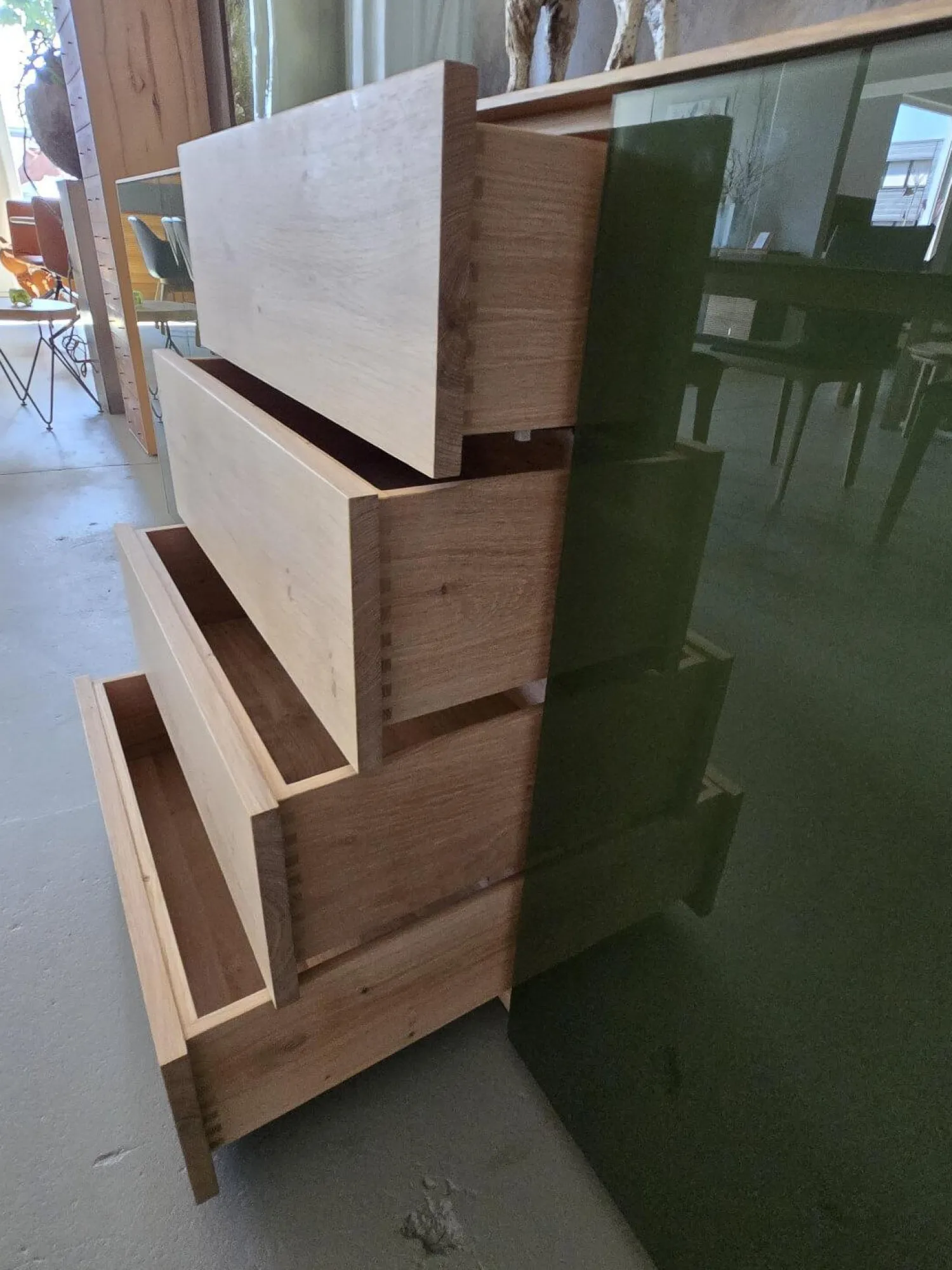 Scholtissek Kommoden & Sideboards|Anrichte Sideboard Farn Korpus Knorrige Eiche Puro Geölt Front Glas 6003 Olivgrün Grün Glänzend