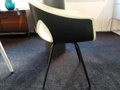 Poltrona Frau Einzelstühle|Armlehnenstuhl Ginger Ale Leder Latte Bianco Weiß Gestell Schwarz Lackiert