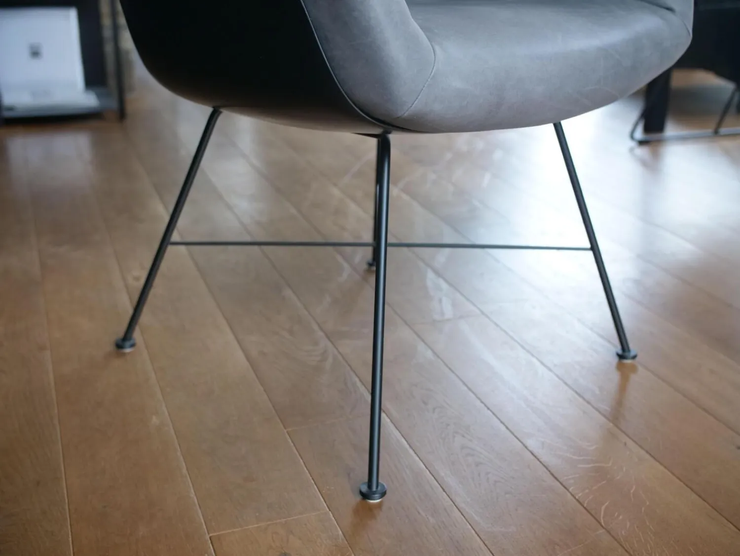 COR Stuhlsets|Einzelstühle|Armlehnstuhl Alvo Leder 493 Anthrazit 4 Fuß Drahtgestell M20 Schwarz LackiertUnd Schale Lack Schwarz