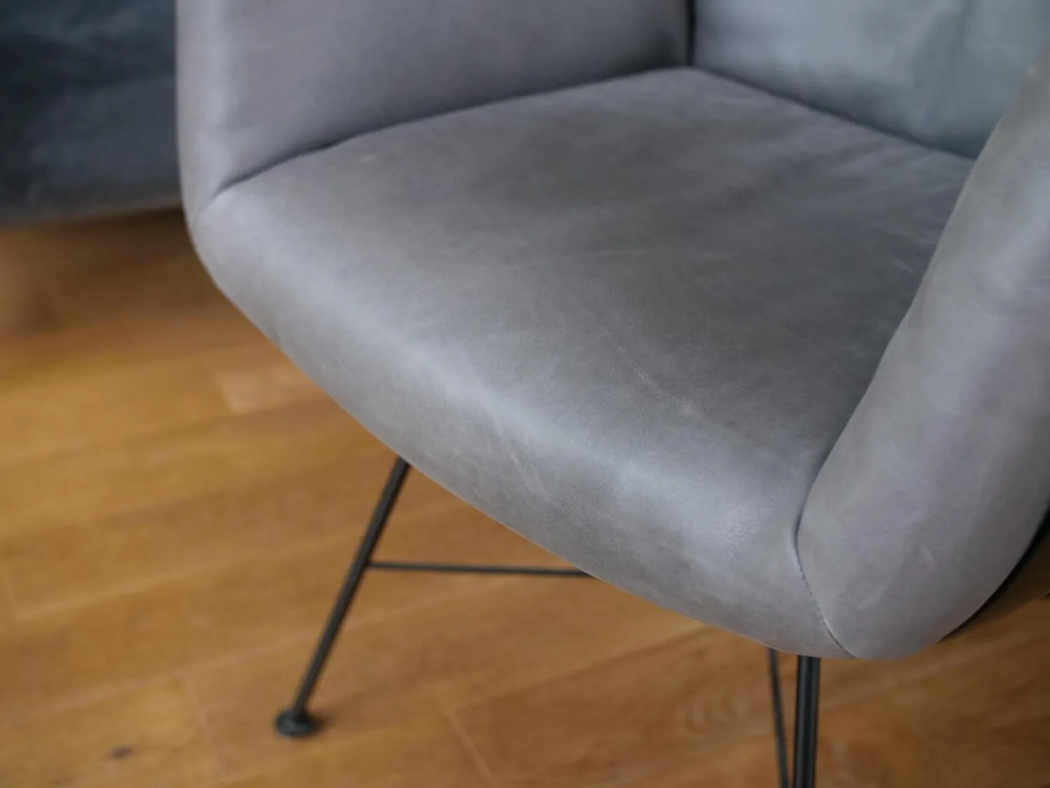 COR Stuhlsets|Einzelstühle|Armlehnstuhl Alvo Leder 493 Anthrazit 4 Fuß Drahtgestell M20 Schwarz LackiertUnd Schale Lack Schwarz