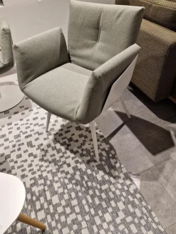 COR Einzelstühle|Armlehnstuhl Alvo Stoff 7208 Steingrau Schale Lack Schneeweiß Holzgestell Schneeweiß Lackiert Mit Kunststoffgleitern