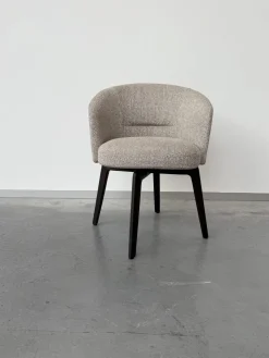 Minotti Einzelstühle|Armlehnstuhl Amelie Dining Stoff Douglas 08 Corda Grau Gestell Kastanie Drehbar