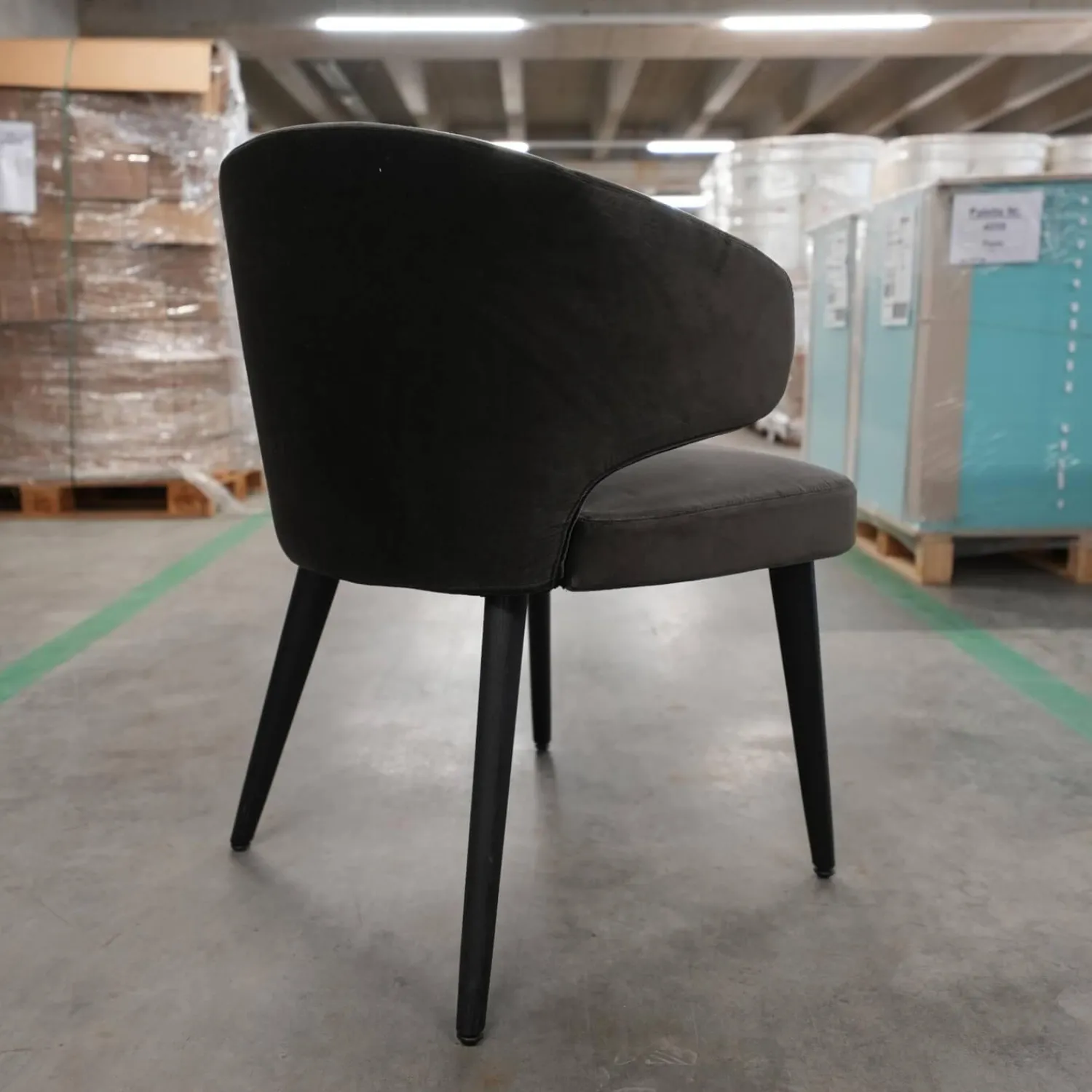 Minotti Einzelstühle|Armlehnstuhl Aston Bezug Hunt Anthrazit Gestell Massivholz Esche Lackiert Moka