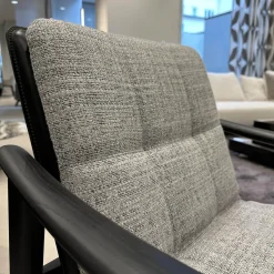 Minotti Einzelstühle|Armlehnstuhl Fynn Stoff H Bright 04 Argento Grau Gestell Massivholz Esche Gebeizt Lakritze Schwarz