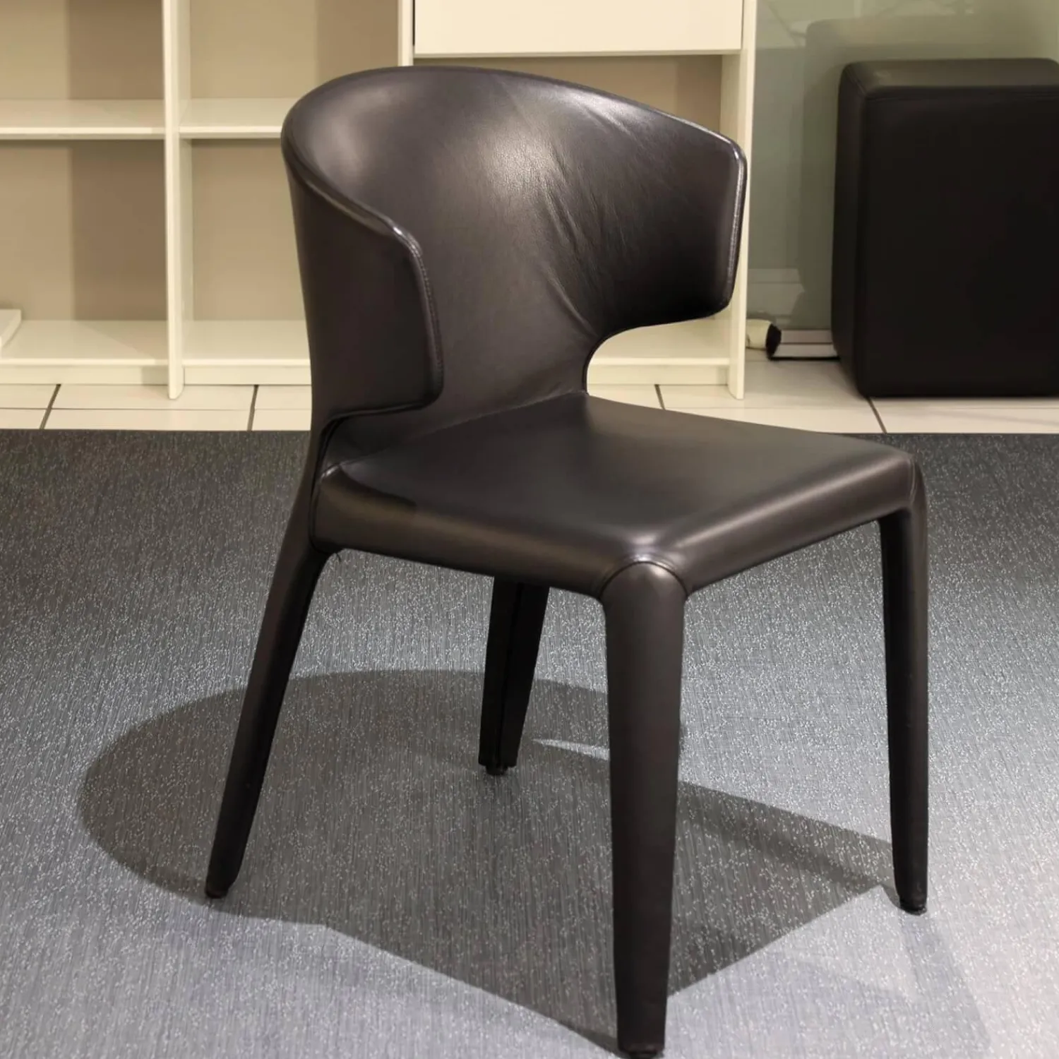 Cassina Einzelstühle|Armlehnstuhl Hola Leder Scozia Schwarz