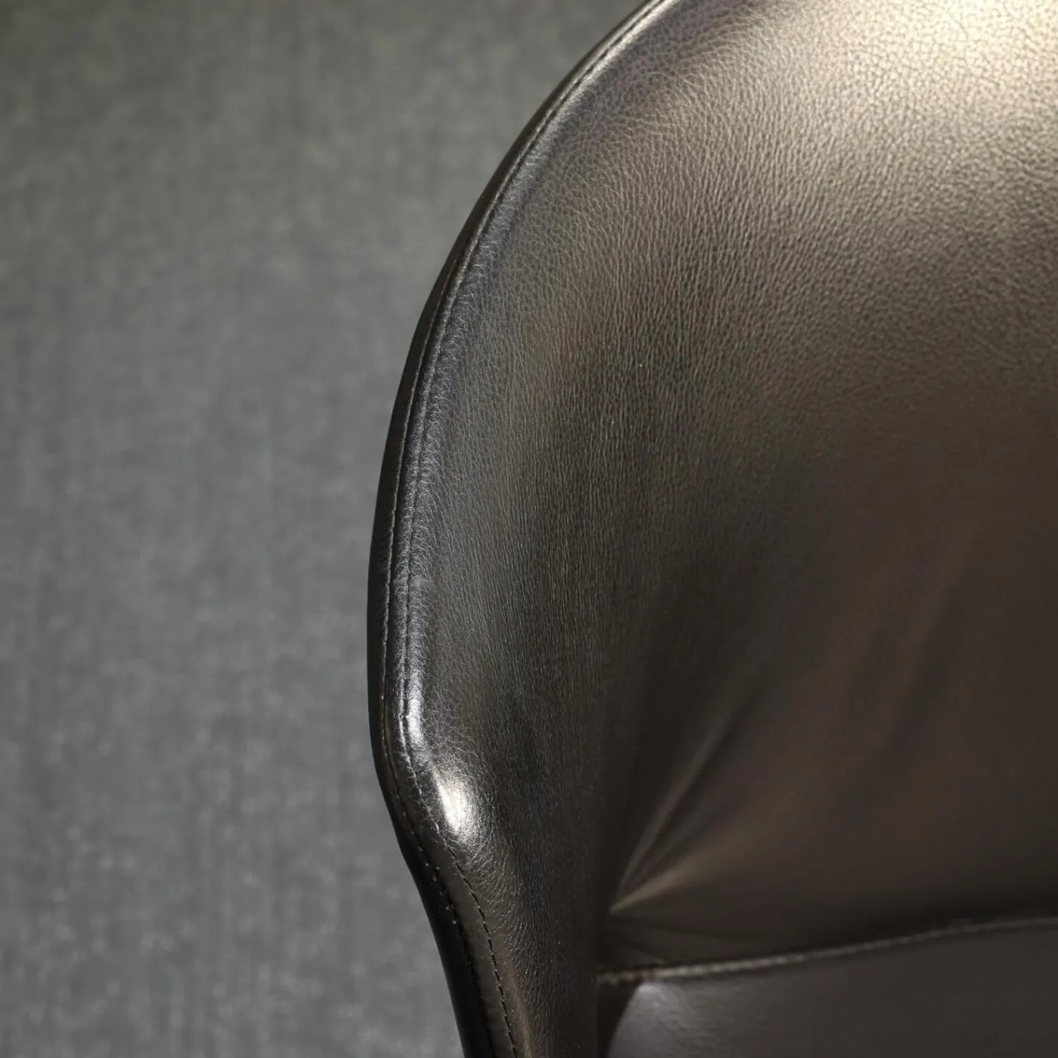 Cassina Einzelstühle|Armlehnstuhl Hola Leder Scozia Schwarz