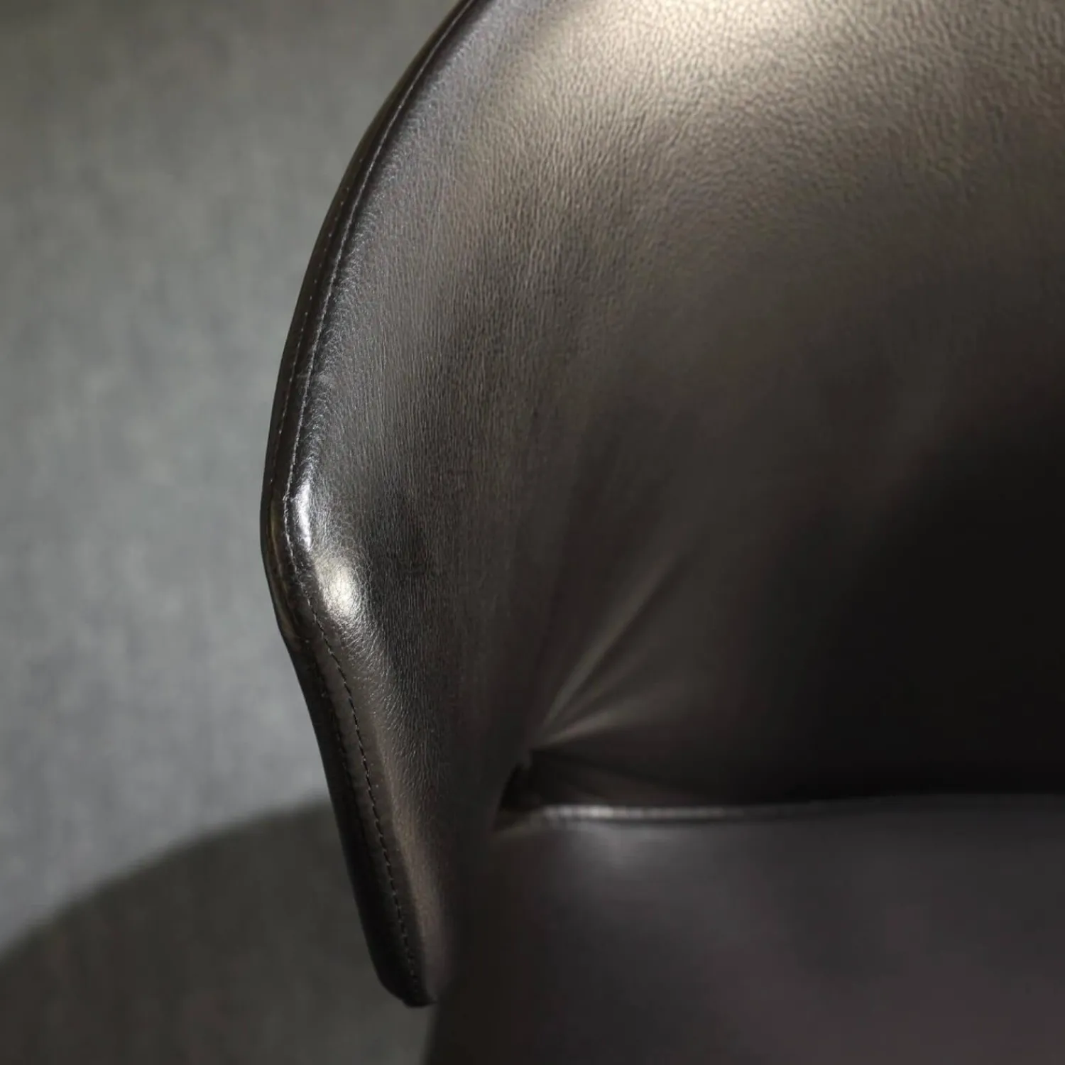 Cassina Einzelstühle|Armlehnstuhl Hola Leder Scozia Schwarz