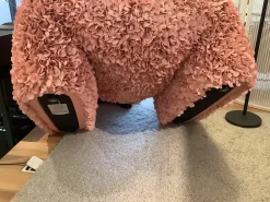 Moooi Loungesessel|Armlehnstuhl Hortensia Stoff Petal Pink Rosa Gestell Metall Kunststofffüße Schwarz Grau Mit Filzgleitern