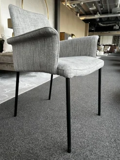 Christine Kröncke Einzelstühle|Armlehnstuhl Jaro 200 Bezug Stoff Sama 092 Argento Grau Gestell Edelstahlrohr Schwarz Pulverbeschichtet