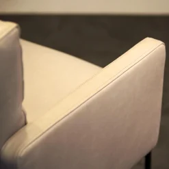 KFF Einzelstühle|Armlehnstuhl Leder Anilin Steingrau Gestell Schwarz