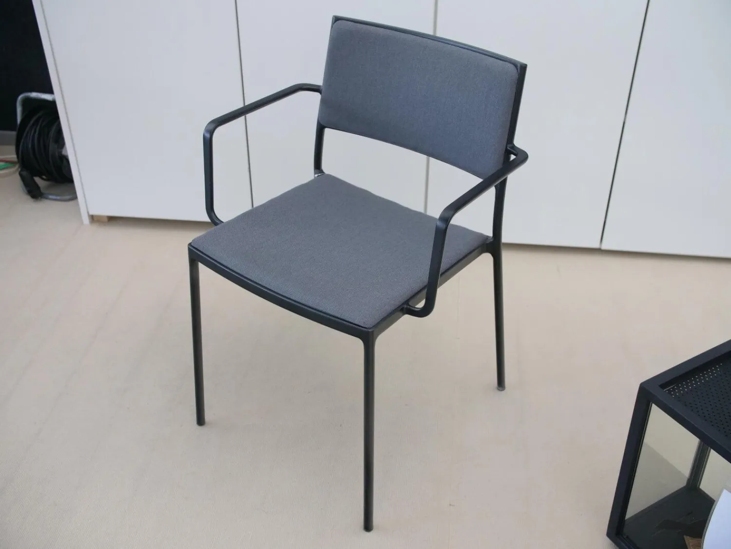 Cane Line Einzelstühle|Armlehnstuhl Less Stoff Sunbrella Grau Gestell Aluminium Lava Grau