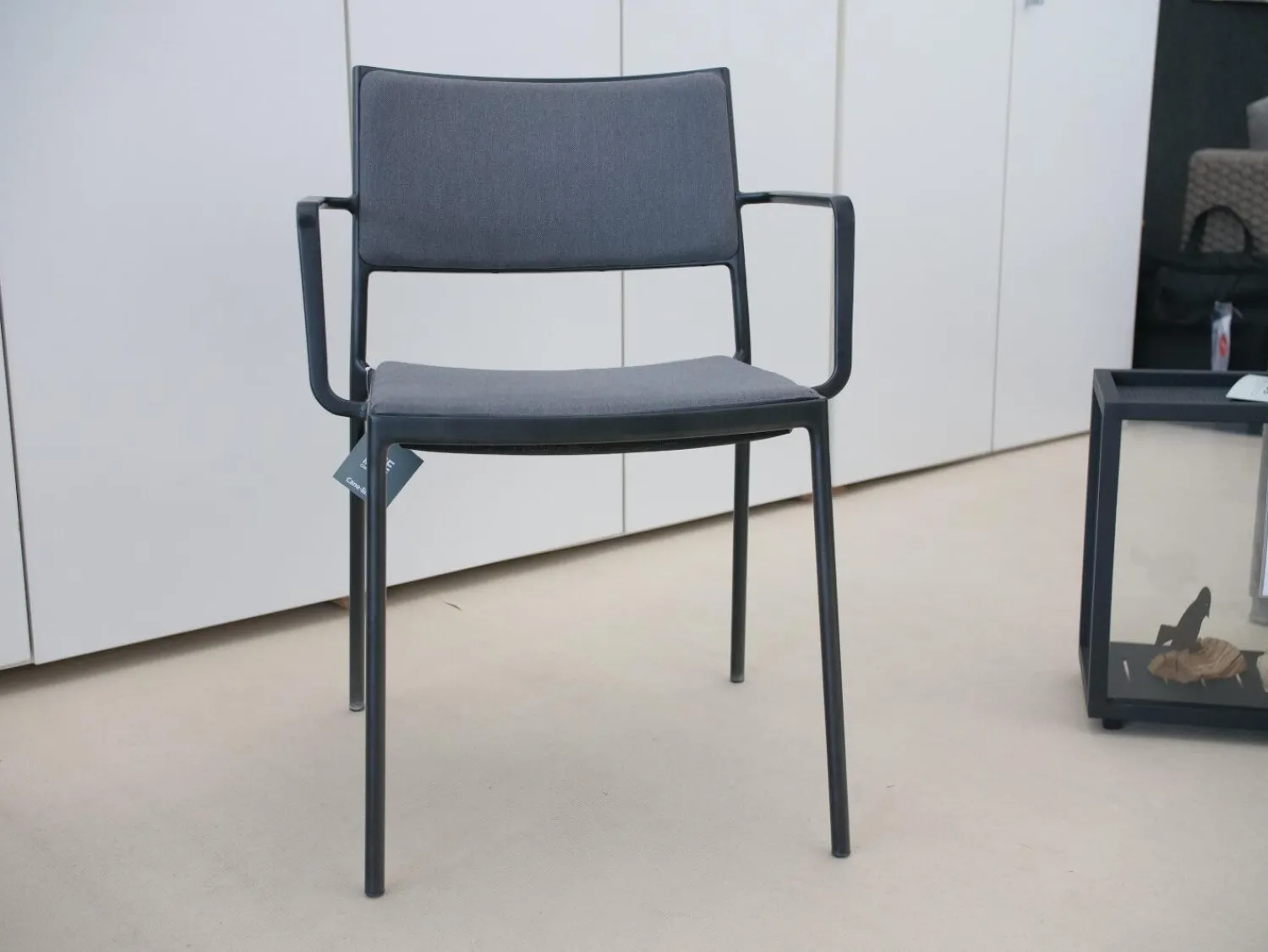 Cane Line Einzelstühle|Armlehnstuhl Less Stoff Sunbrella Grau Gestell Aluminium Lava Grau