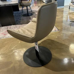 Freifrau Einzelstühle|Armlehnstuhl Leya Low Leder Sahara Platino Braun Grau Tellerfuß Metall Tiefschwarz Mit Filzgleitern