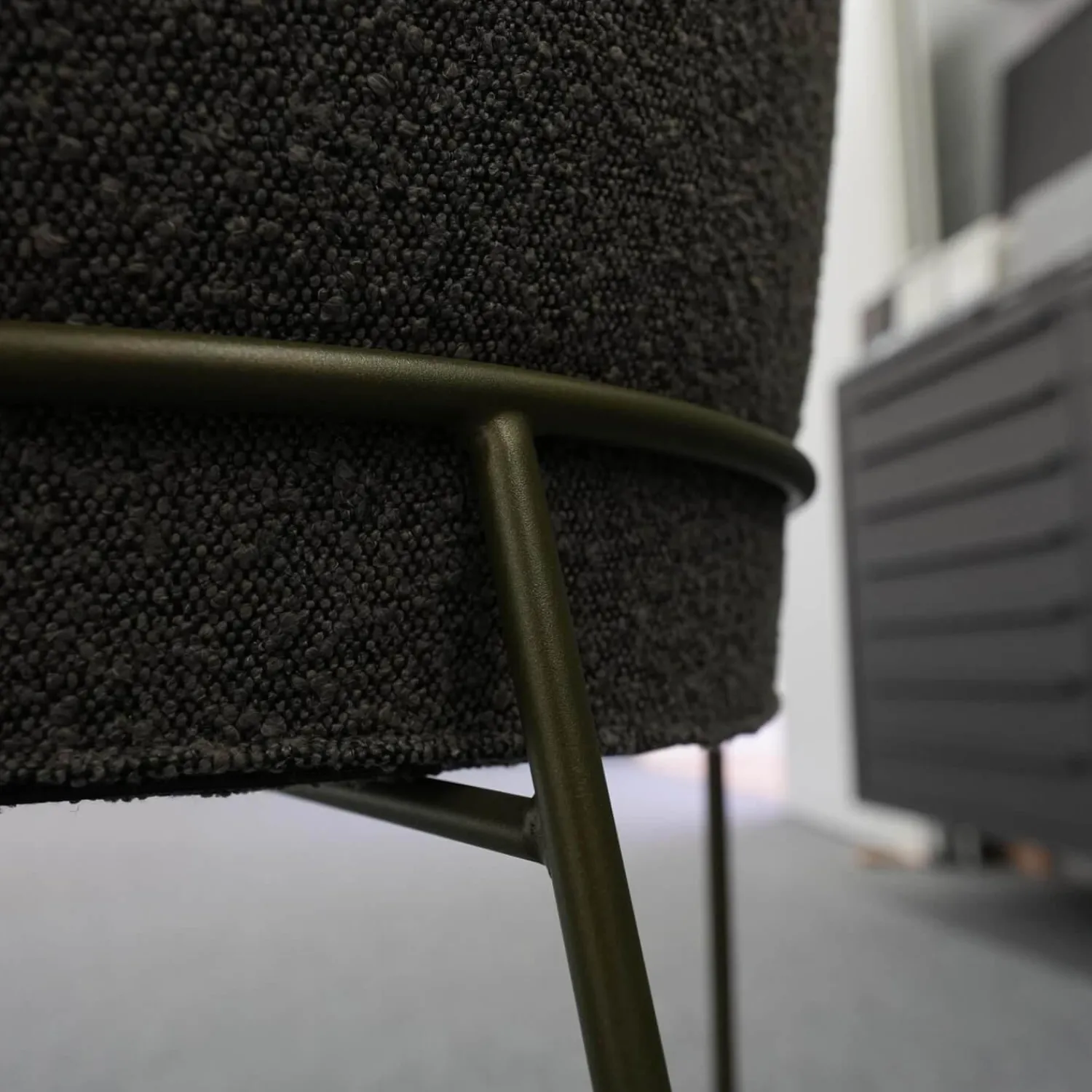 KFF Einzelstühle|Armlehnstuhl Lunar Sitz Leder Rawhide Bark 351 Grau Rücken Stoff Ascot Mousse 2405 Grau Metallgestell Struktur Oliv Grau Grün