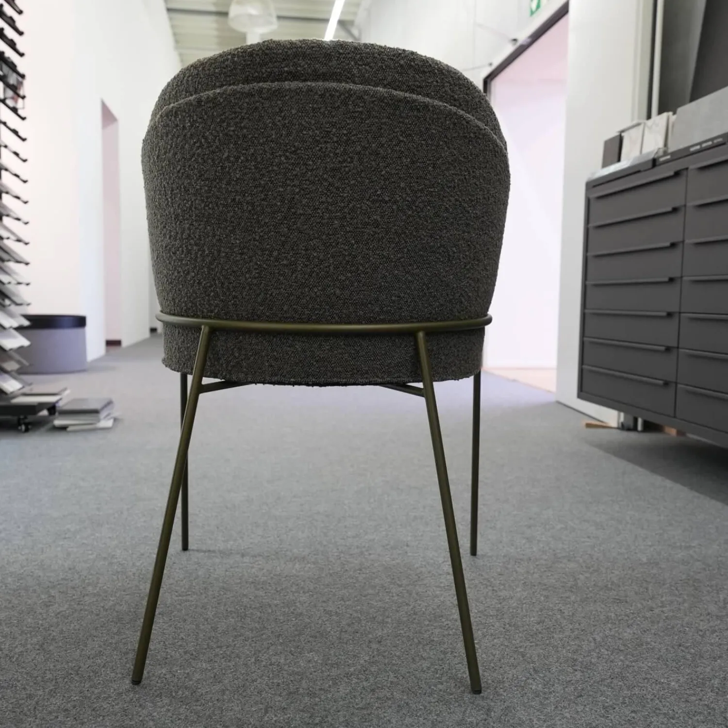 KFF Einzelstühle|Armlehnstuhl Lunar Sitz Leder Rawhide Bark 351 Grau Rücken Stoff Ascot Mousse 2405 Grau Metallgestell Struktur Oliv Grau Grün