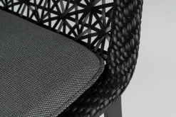 Kettal Einzelstühle|Armlehnstuhl Maia Geflecht Fiber Chestnut Grau Gestell Aluminium Manganese Grau Inklusive Sitzkissen Terain Laminate 257