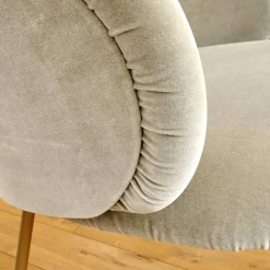 Freifrau Einzelstühle|Armlehnstuhl Ona Bezug Stoff Velour Kvadrat Harald 3 143 Goldbeige Beige Stahlgestell Ona Messing ME021