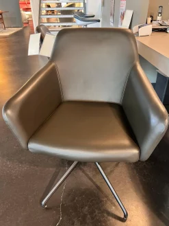 Willisau Stuhlsets|Armlehnstuhl Pendola Leder Select 235 Braun Grau Fußkreuz Metall Schwarz Pulverbeschichtet