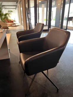 Willisau Stuhlsets|Armlehnstuhl Pendola Leder Select 235 Braun Grau Fußkreuz Metall Schwarz Pulverbeschichtet