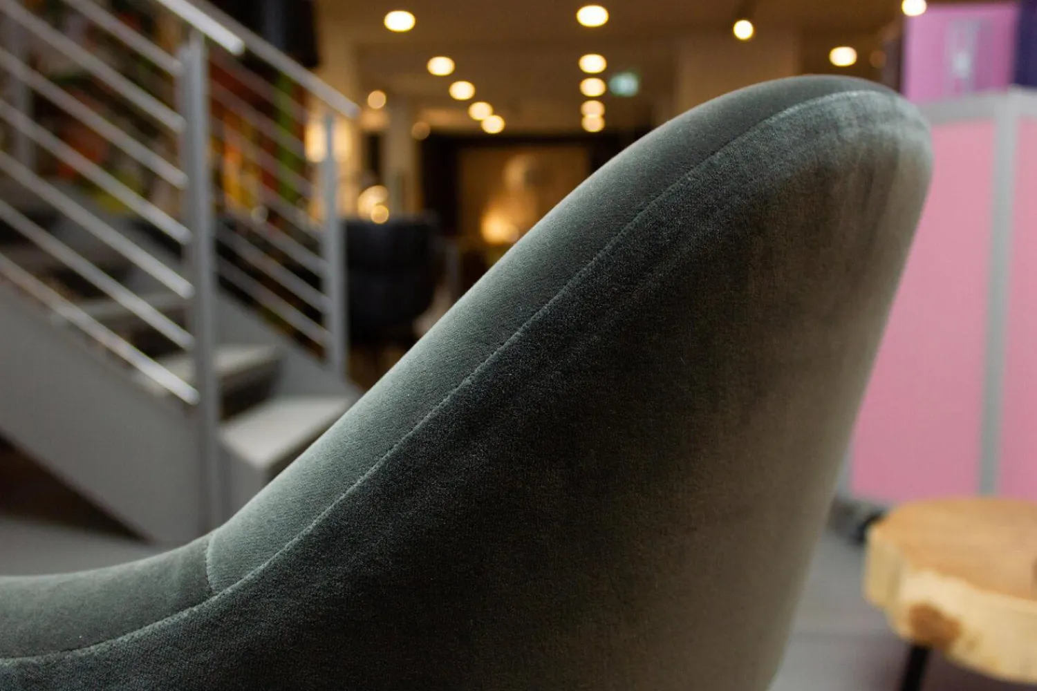 Knoll International Einzelstühle|Armlehnstuhl Saarinen Kollektion Relax Konferenz Bezug Stoff Cactus 169 Eva Füße Eiche Auf Ebenholz Gebeizt