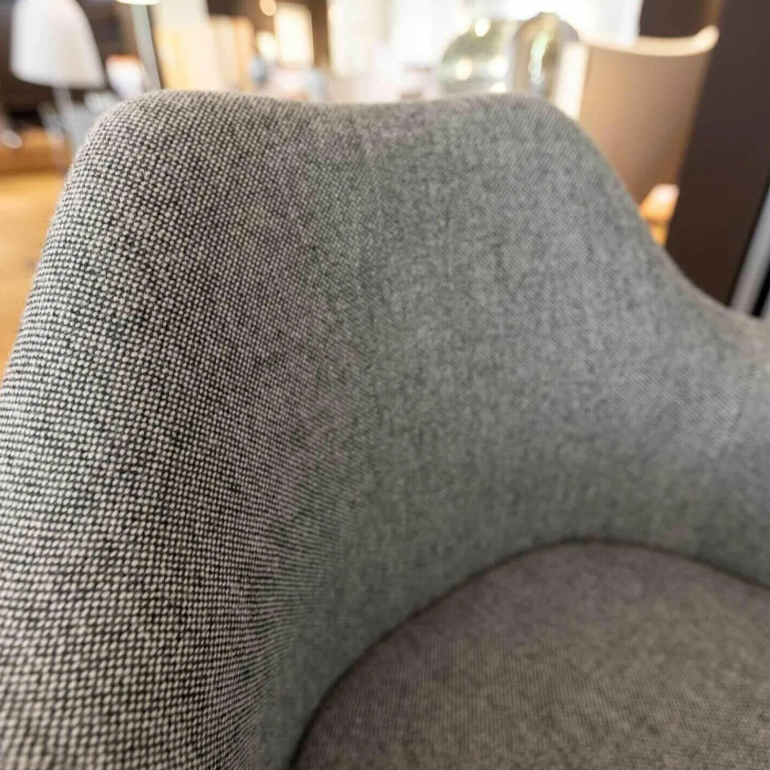 Knoll International Einzelstühle|Armlehnstuhl Saarinen Vollpolster Stoff Hallingdal 126 Grau Gestell Schwarz