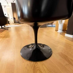 Knoll International Einzelstühle|Armlehnstuhl Saarinen Vollpolster Stoff Hallingdal 126 Grau Gestell Schwarz