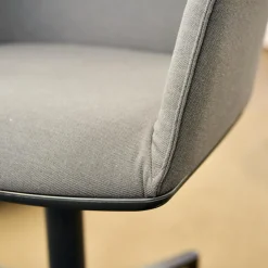 Vitra Einzelstühle|Armlehnstuhl Softshell Bezug Stoff Plano Dunkelgrau 4 Stern Gestell Drehbar Aus Aluminium Pulverbeschichtet Basic Dark Schwarz