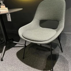 Freifrau Einzelstühle|Armlehnstuhl Theia Low Stoff Shake Algae Grau Grün Stahlgestell Tiefschwarz Mit Filzgleitern