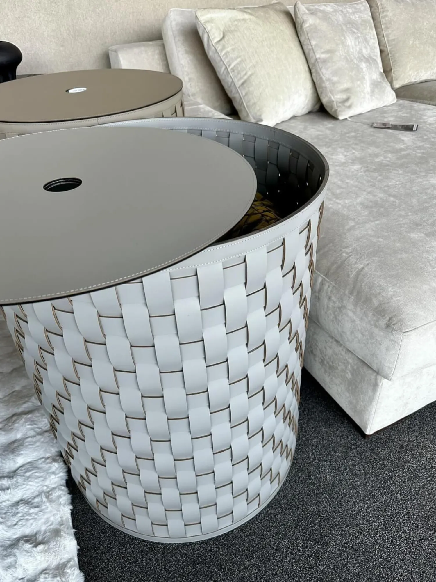 Pinetti Beistelltische|Aufbewahrungskorb Demetra Handgewebt Leder Light Grey Hellgrau