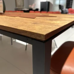 Janua Esstische|Ausziehtisch S600 Platte Eiche Geräuchert Natur Geölt Füße RAL 9005 Tiefschwarz Schwarz Pulverbeschichtet Matt