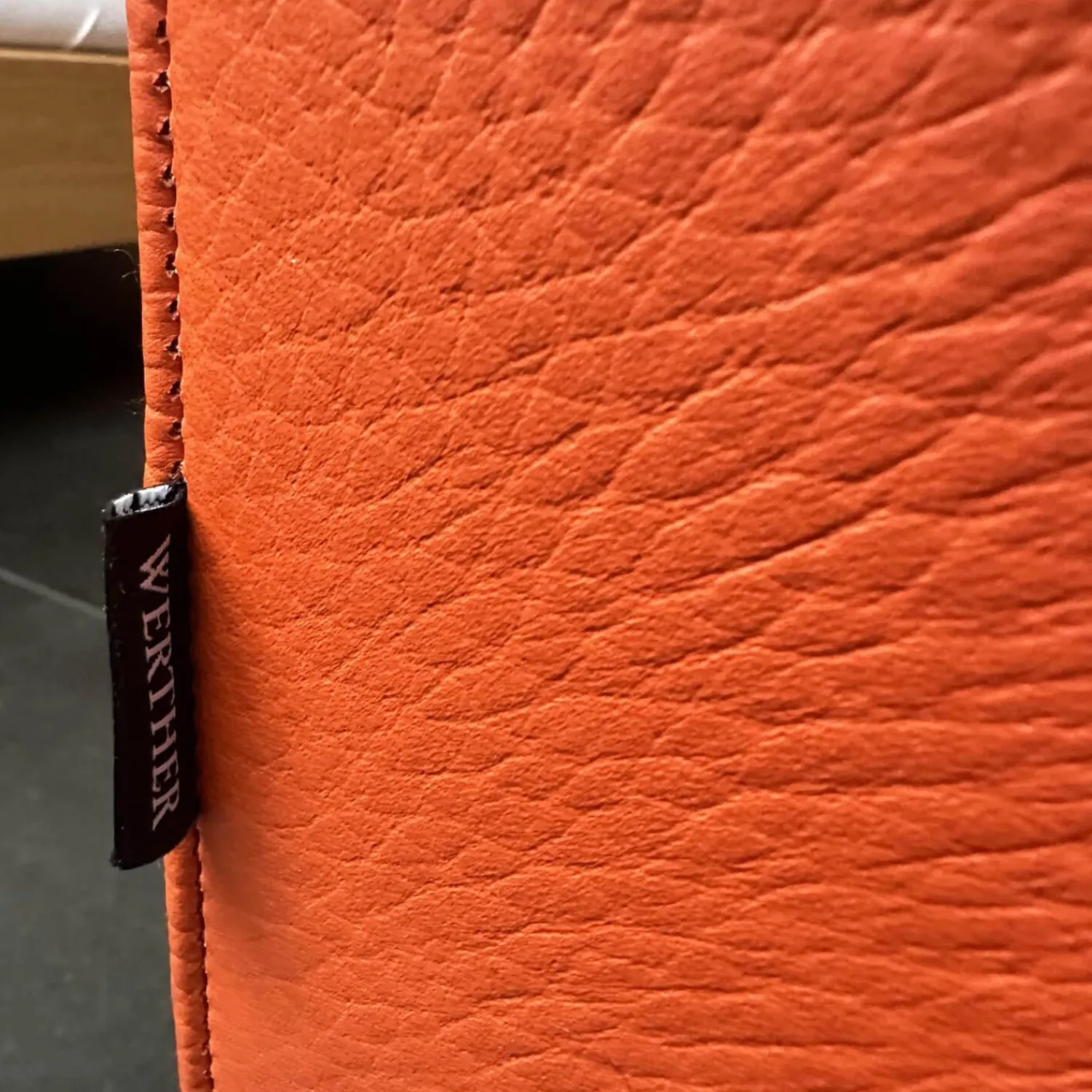 Werther Bänke|Bank Byblos XL Mit Armlehne Rechts Bezug Leder L9999B Orange Rot Fuß Metallkufen Schwarz