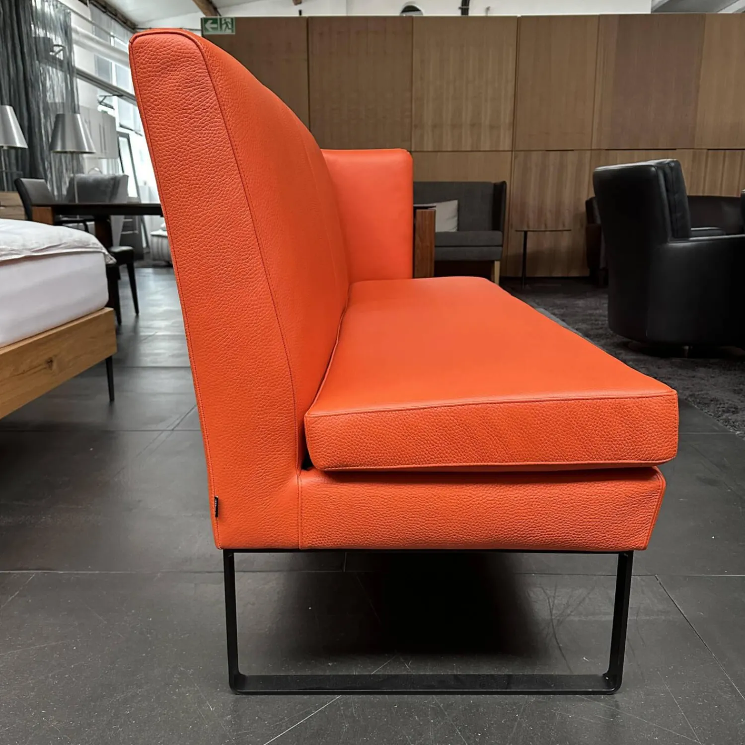 Werther Bänke|Bank Byblos XL Mit Armlehne Rechts Bezug Leder L9999B Orange Rot Fuß Metallkufen Schwarz