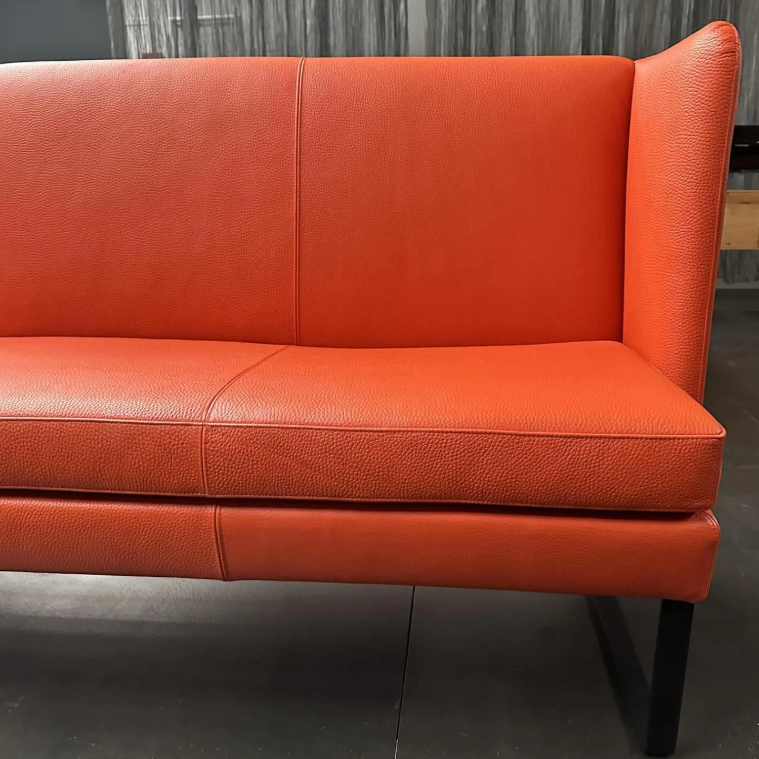 Werther Bänke|Bank Byblos XL Mit Armlehne Rechts Bezug Leder L9999B Orange Rot Fuß Metallkufen Schwarz