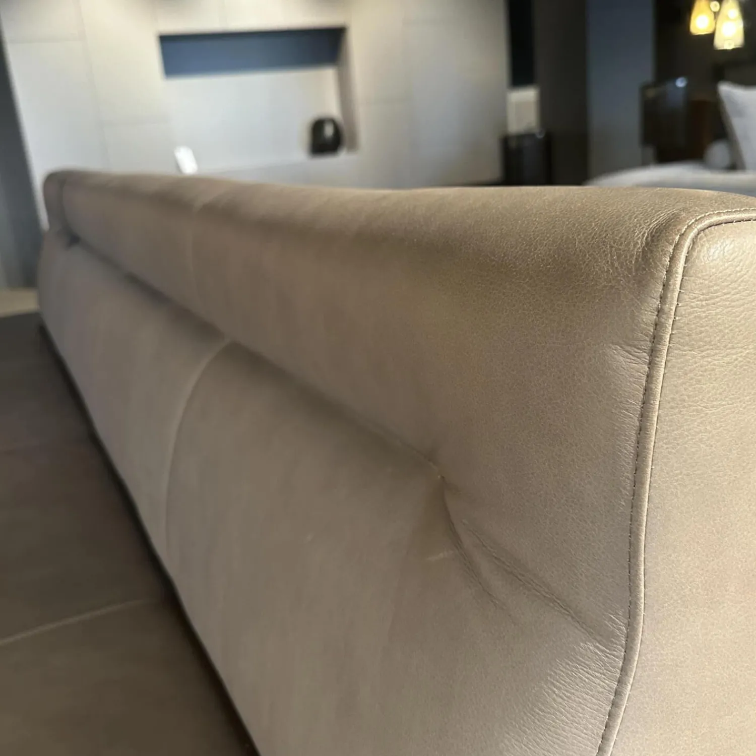 Haas Bänke|Bank Columbo Leder Rancho 1805 Fango Beige Metallgestell Rundrohr Schwarz Lackiert