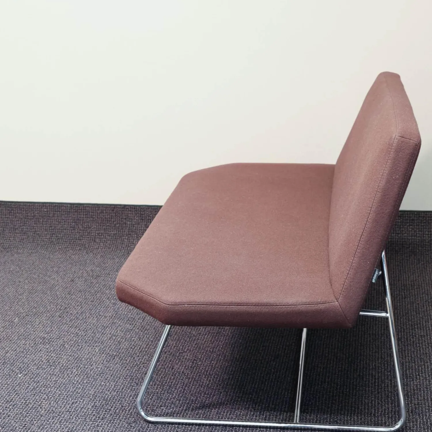 Girsberger Bänke|Bank Otto Bezug Braun Gestell Stahl