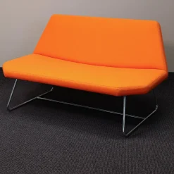 Girsberger Bänke|Bank Otto Bezug Orange Gestell Stahl