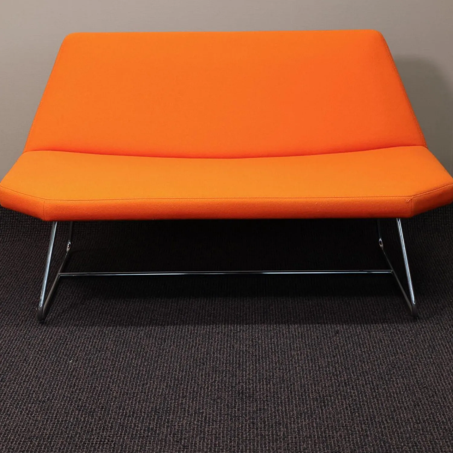 Girsberger Bänke|Bank Otto Bezug Orange Gestell Stahl