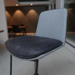 KFF Einzelstühle|Barhocker Lhasa Stoff Blake Grau 65 Drehgestell Struktur Anthrazit M23