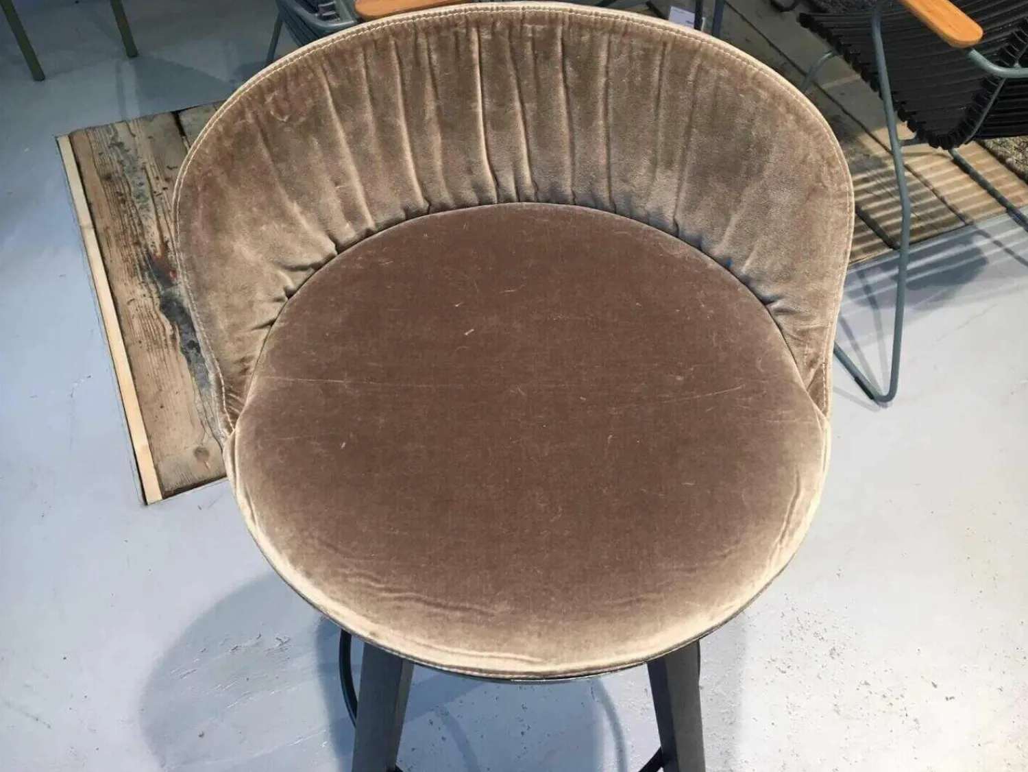 Freifrau Barhocker & Barstühle|Barhocker Romy Stoff Velours Braun Gestell Schwarz